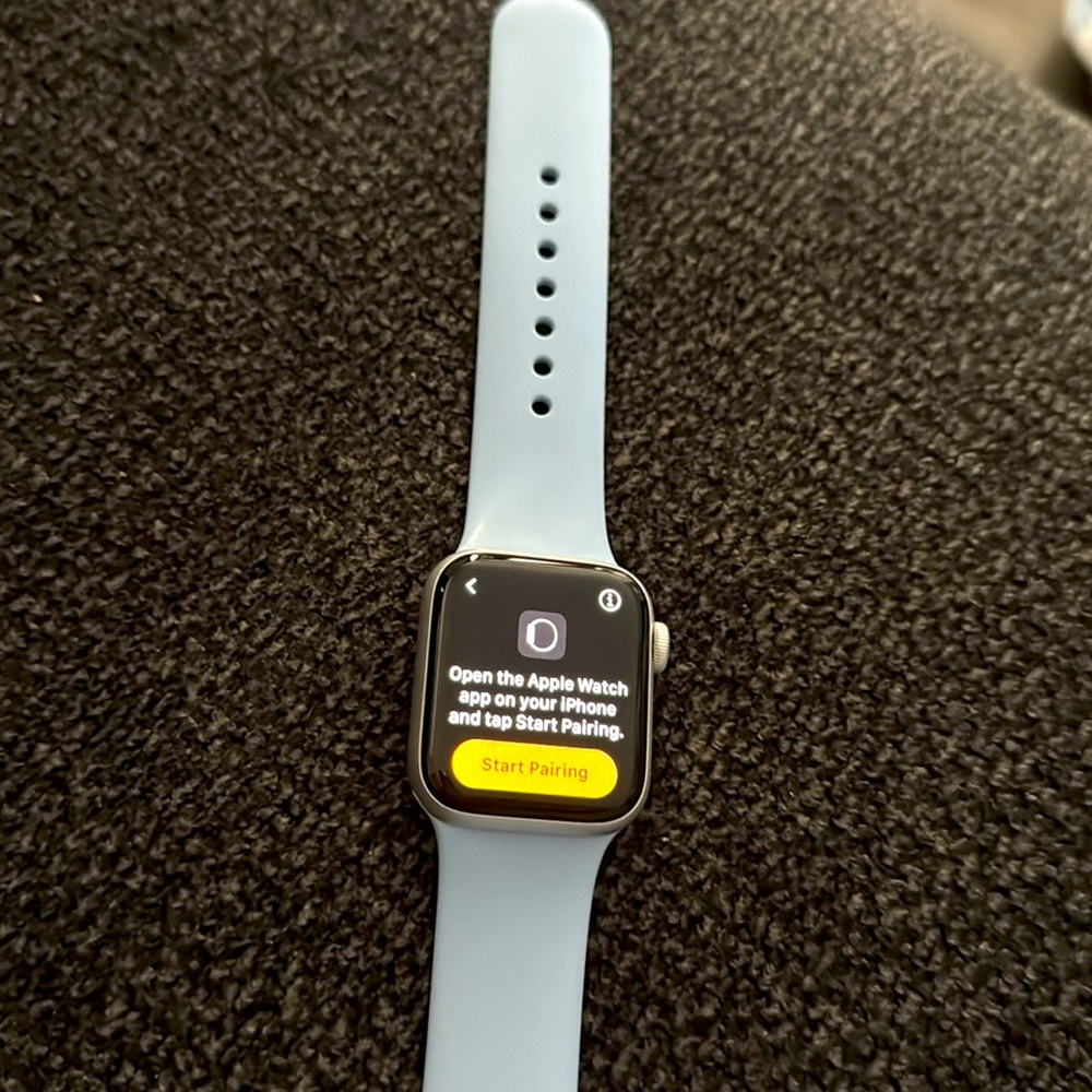 Apple SE 40mm Smart Watch Blue Band and Charger T Mobile